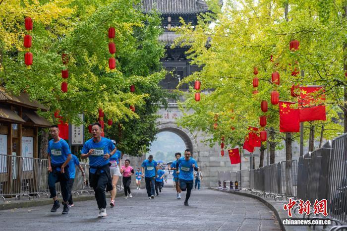 SfNpH, 跑者在阆中, nxekZ SfNpH, 跑者在阆中, nxekZ