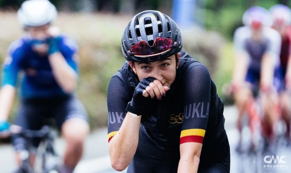 这些被定格, bt, 赛场上的欢